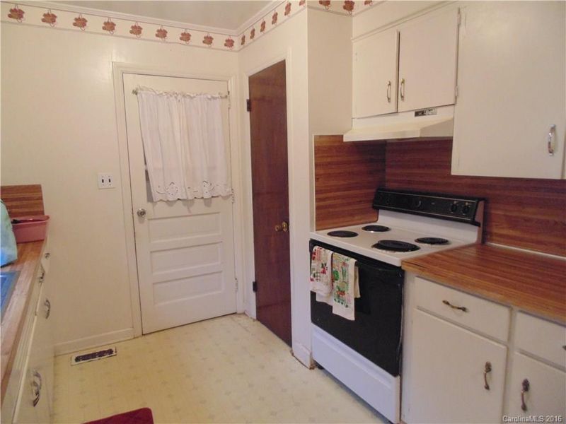 2295 Moorefield Ln, Lancaster, SC 29720