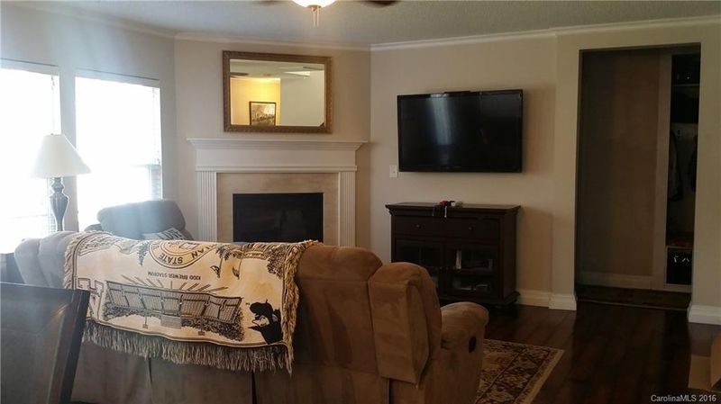 313 Tribune Dr, Charlotte, NC 28214
