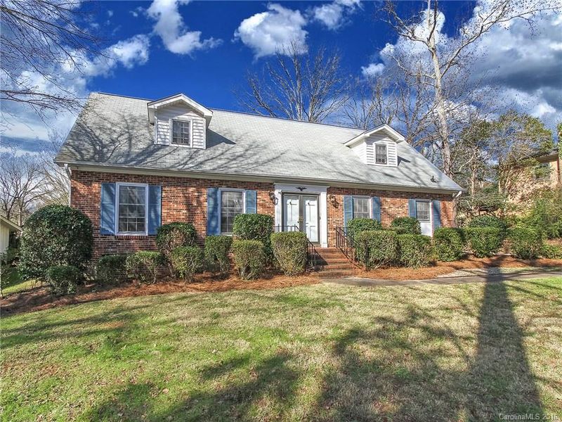 6046 Old Providence Rd, Charlotte, NC 28226
