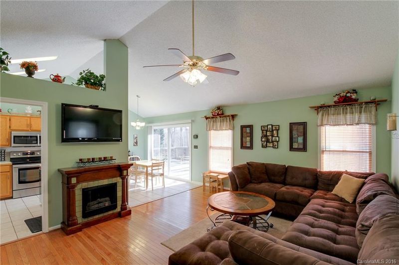 7260 Hagers Hollow Dr, Denver, NC 28037