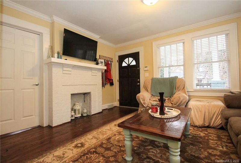 2221 Roslyn Ave, Charlotte, NC 28208