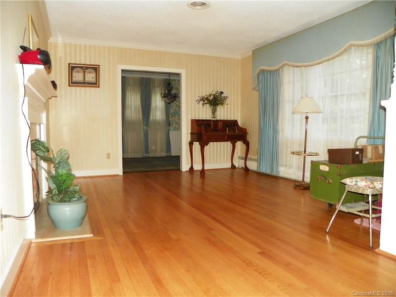 405 Farris Dr, Cherryville, NC 28021
