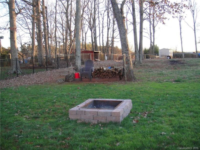 3972 Homestead Rd, Lincolnton, NC 28092