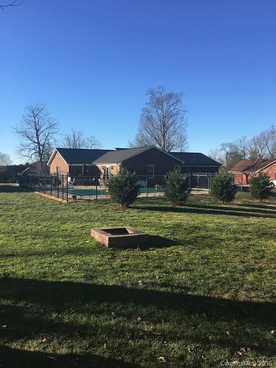 3972 Homestead Rd, Lincolnton, NC 28092