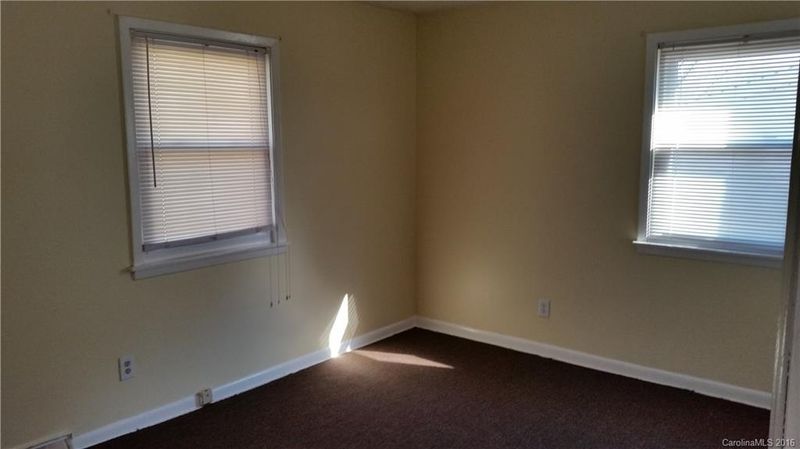 2305 Longleaf Dr, Charlotte, NC 28210