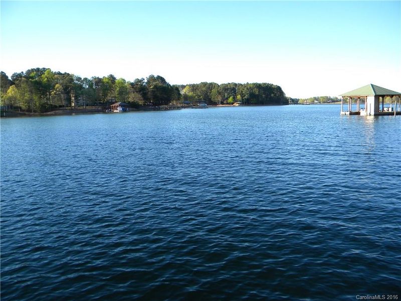 2475 Camelia Pointe Dr, Sherrills Ford, NC 28673