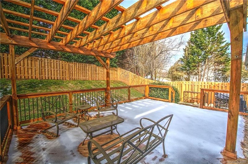 8529 Lockerbie Ln, Charlotte, NC 28215
