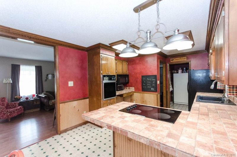 3247 Fox Den Cir, Iron Station, NC 28080
