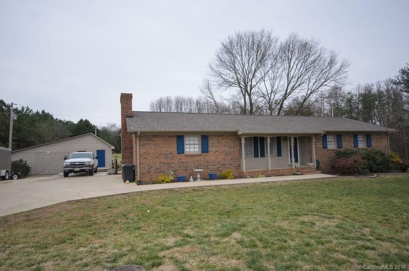 3247 Fox Den Cir, Iron Station, NC 28080