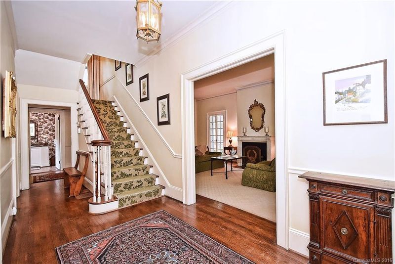 824 Harvard Pl, Charlotte, NC 28207