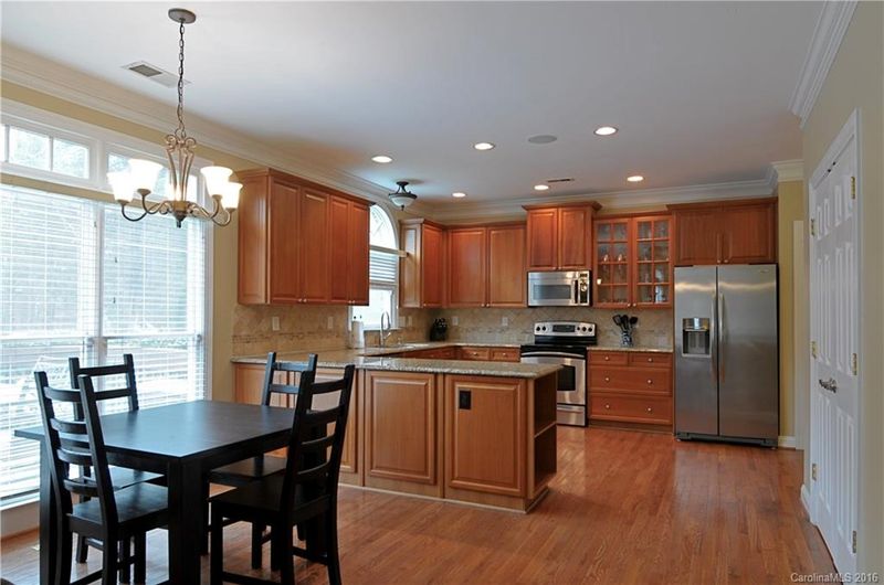 8152 Oxford Commons Dr, Charlotte, NC 28277
