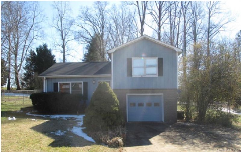 2221 Angle Dr, Conover, NC 28613