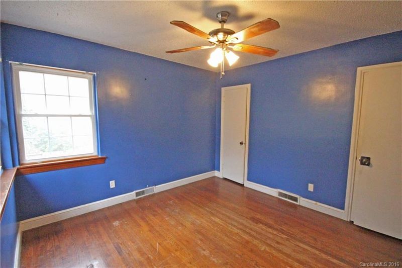 4031 Hiddenbrook Dr, Charlotte, NC 28205