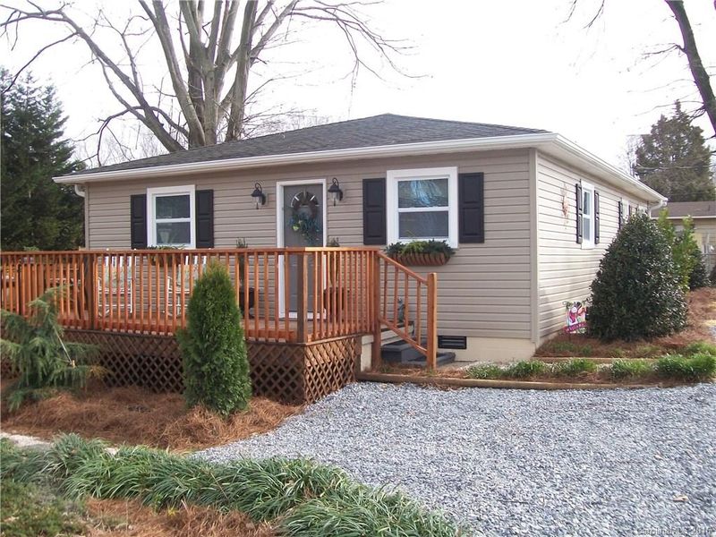 133 S Pine St, Lowell, NC 28098