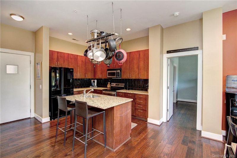 908 E 8th St #908, Charlotte, NC 28202