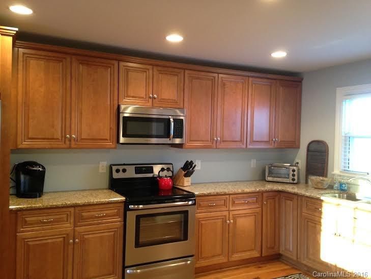 220 W Pine St, Lincolnton, NC 28092