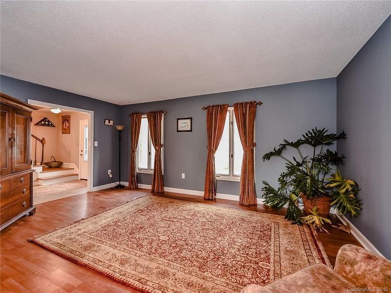 5932 Mcnair Rd, Charlotte, NC 28212