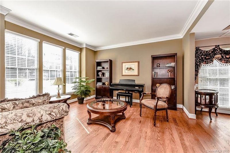 8707 Mccartney Way, Charlotte, NC 28216
