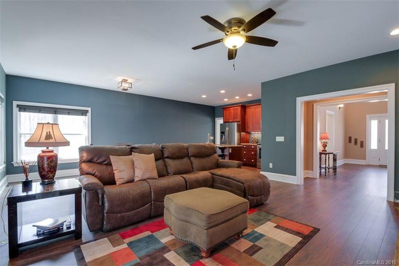 5200 Bradley Ct, Denver, NC 28037