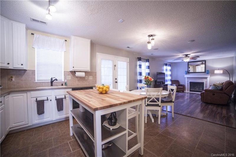 508 Red Oak Ct, Tega Cay, SC 29708