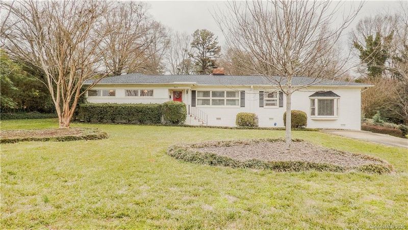 901 Bridlepath Ln, Charlotte, NC 28211
