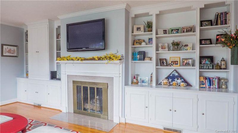 901 Bridlepath Ln, Charlotte, NC 28211