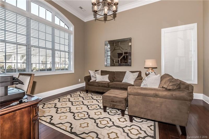 6825 Creek Rd, Charlotte, NC 28277