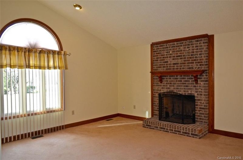 2310 Fox Hunt Dr, Monroe, NC 28110