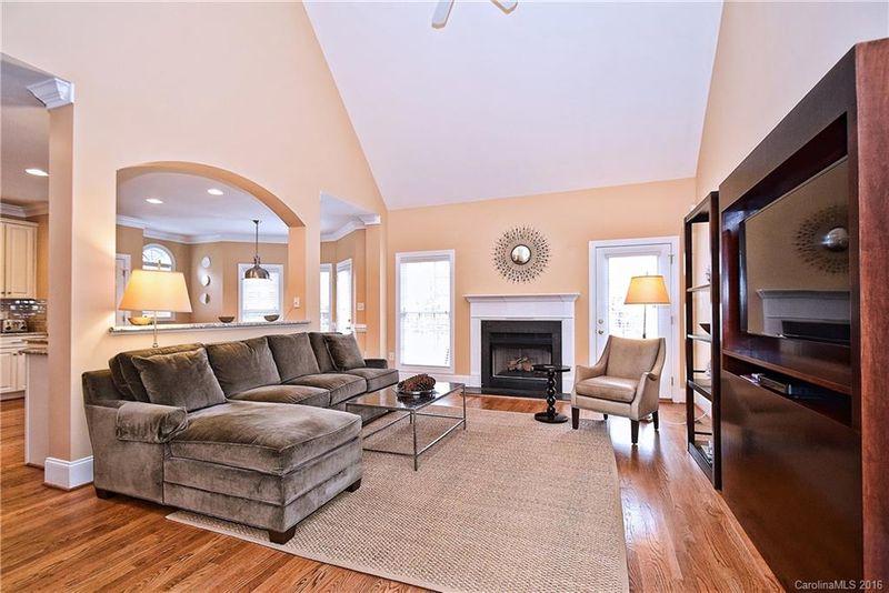 939 Blarney Ct, Matthews, NC 28104