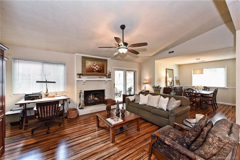 2420 Emstead Ct, Charlotte, NC 28210