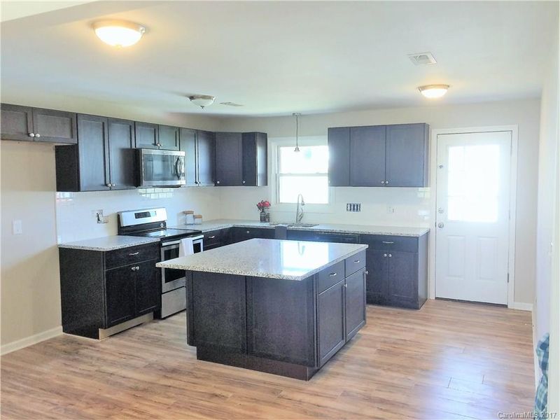1392 Hoffman Rd, Gastonia, NC 28054