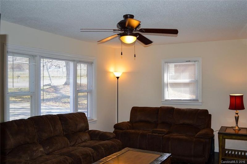 905 Holder Dr, Gastonia, NC 28052