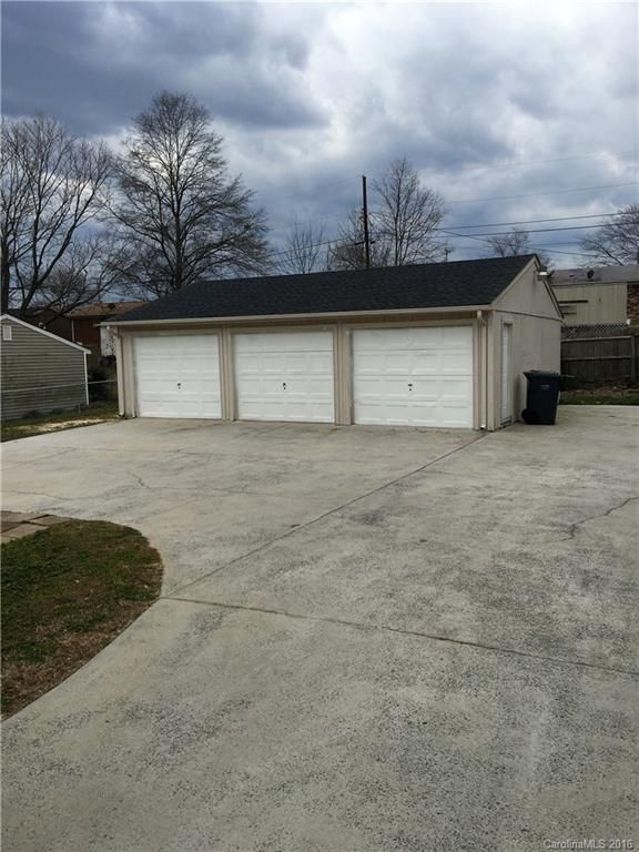 303 S Ridge St, Dallas, NC 28034