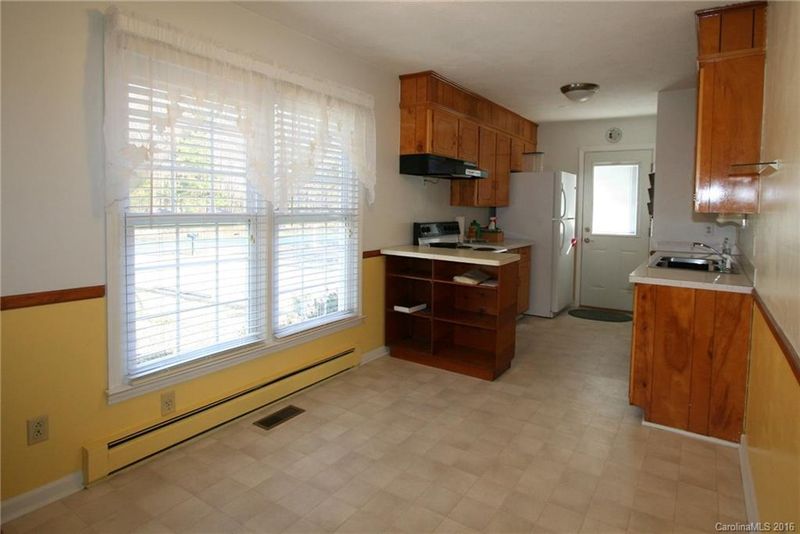 4940 Potter Rd, Matthews, NC 28104