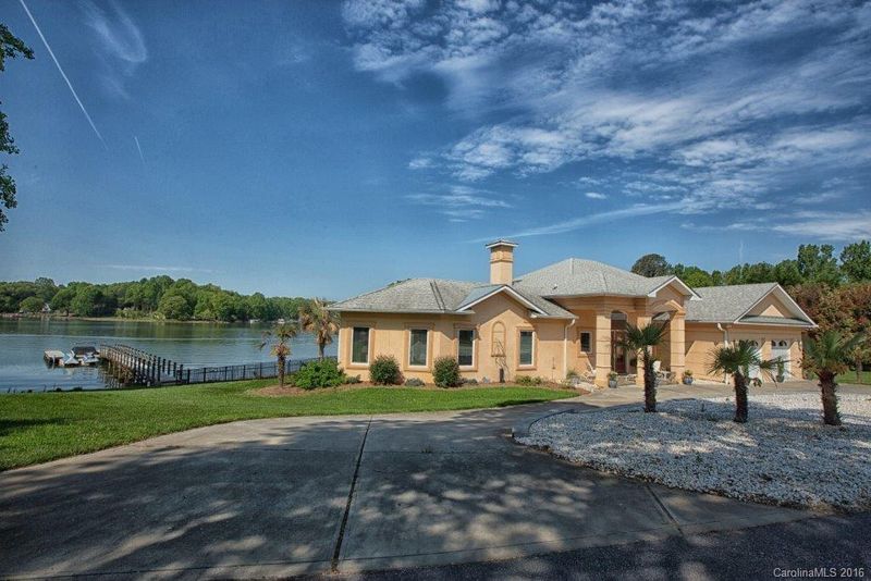 3833 Dockside Ln, Sherrills Ford, NC 28673