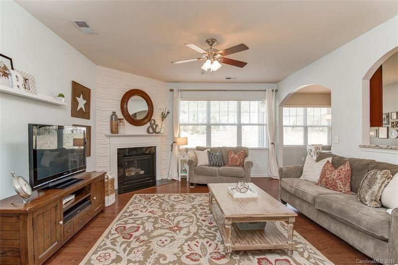 10117 Elizabeth Crest Ln, Charlotte, NC 28277