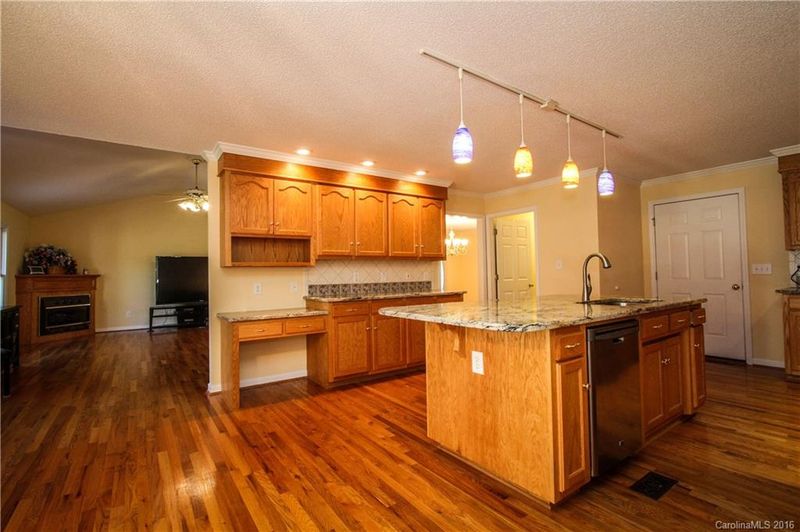 6559 Forest Creek Dr, Denver, NC 28037