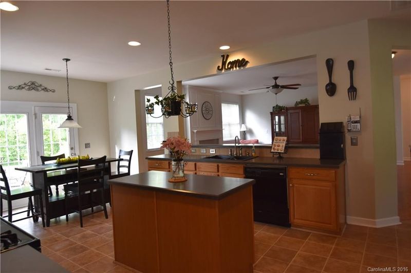 9811 Tompkins Ln, Waxhaw, NC 28173