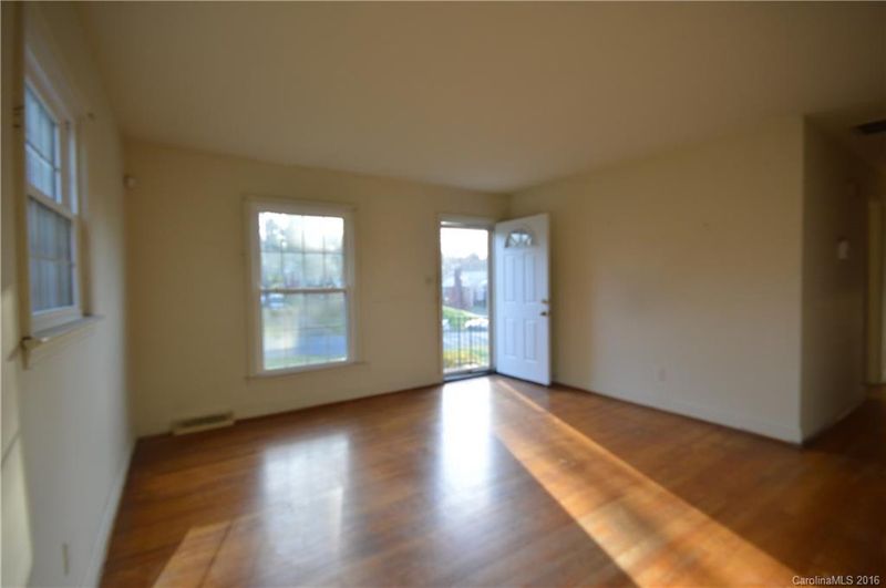2532 Pinestream Dr, Charlotte, NC 28216