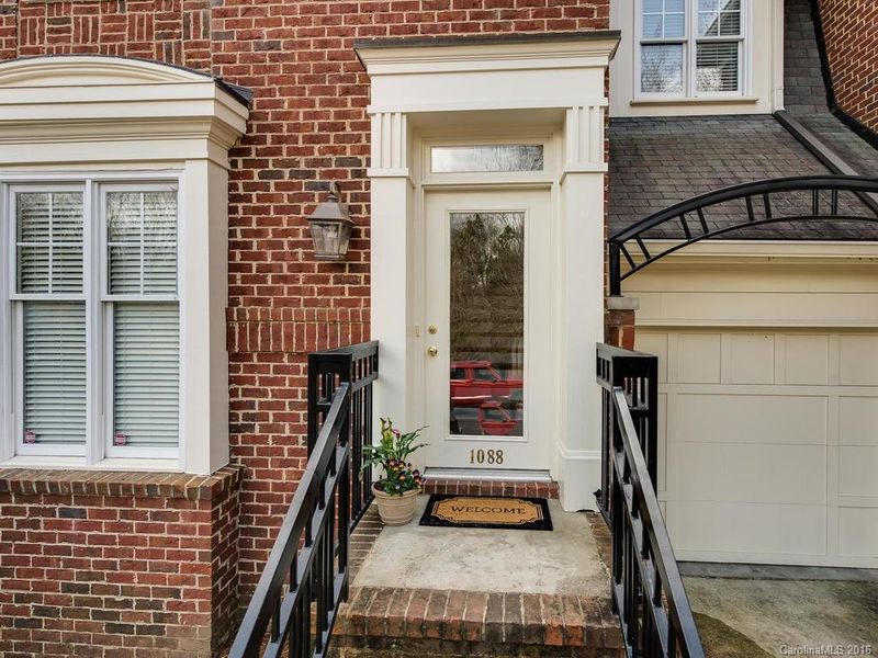 1088 Hollyheath Ln, Charlotte, NC 28209