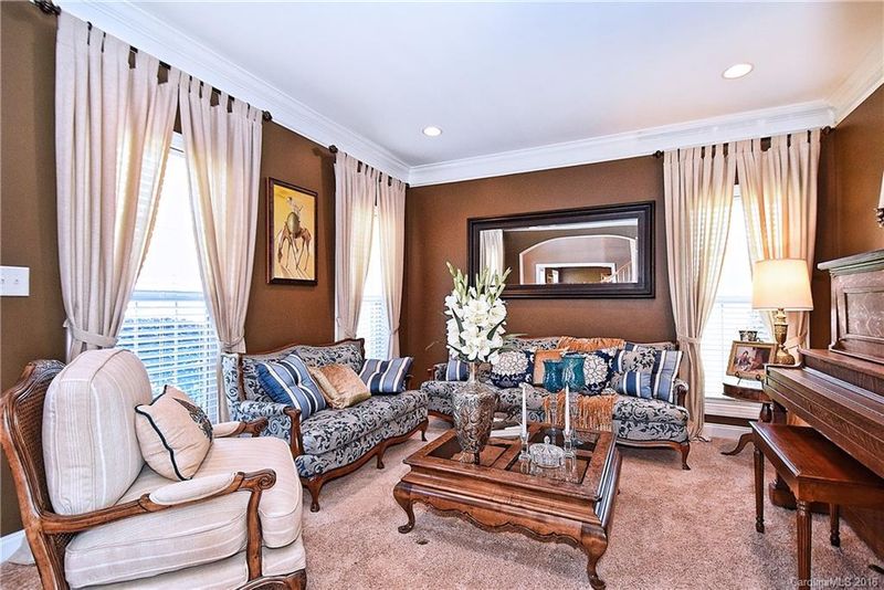 8223 Glamorgan Ln, Matthews, NC 28104