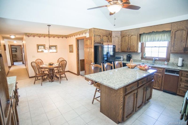 1010 Robin Ln, Gastonia, NC 28054