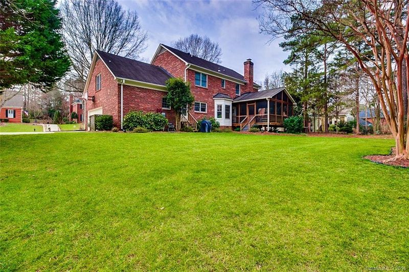 10425 Hollybrook Dr, Charlotte, NC 28277