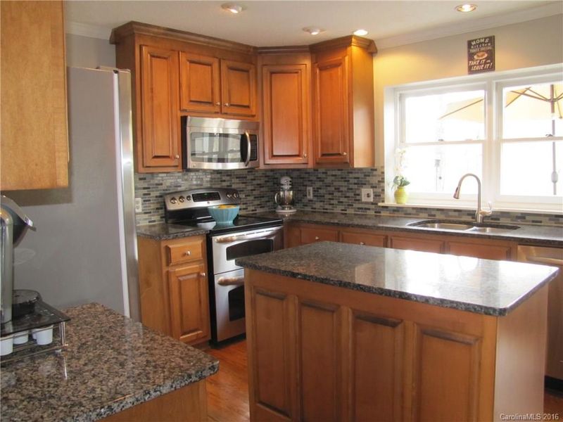 2400 Annecy Dr, Matthews, NC 28105