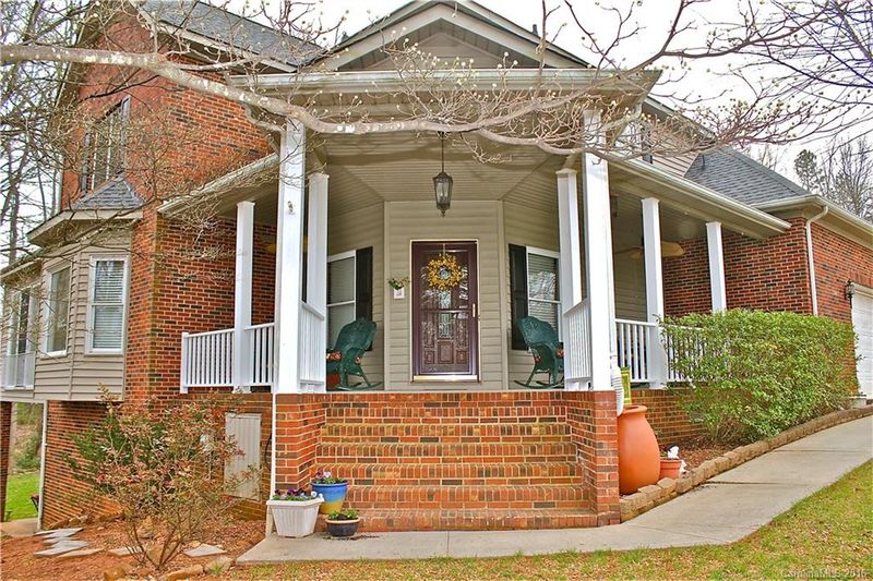 1076 Grant Dr, Denver, NC 28037