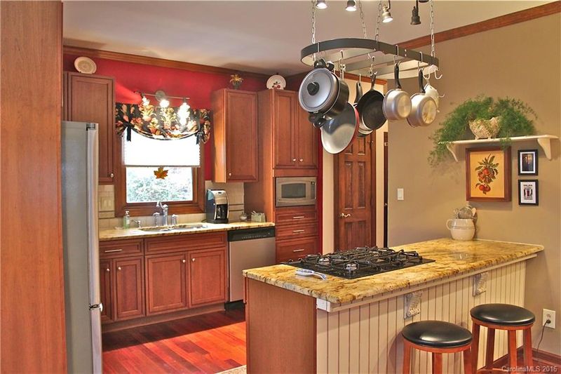 1076 Grant Dr, Denver, NC 28037
