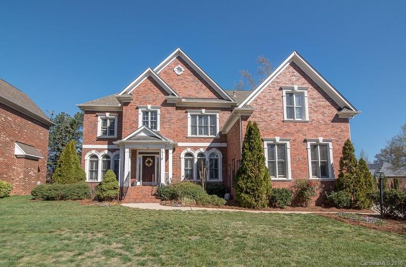 10006 Hazelview Dr, Charlotte, NC 28277