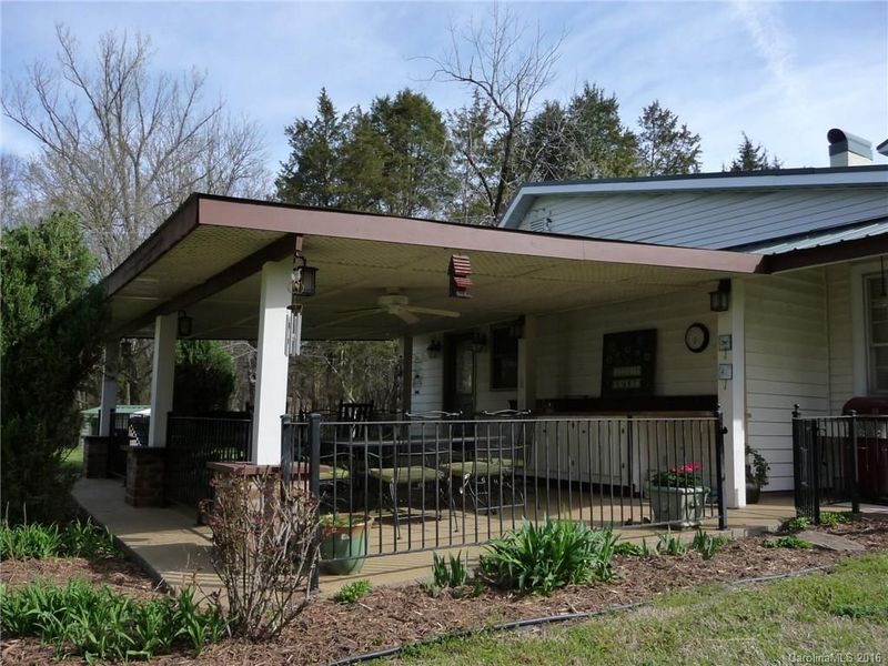 201 Willowside Dr, Mount Holly, NC 28120