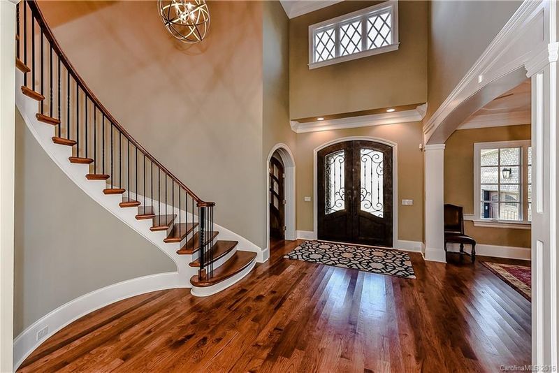 2636 Knollwood Rd, Charlotte, NC 28211