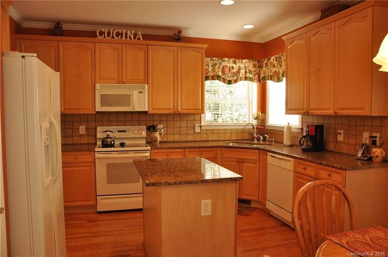 5635 Anglesey Ct, Matthews, NC 28104